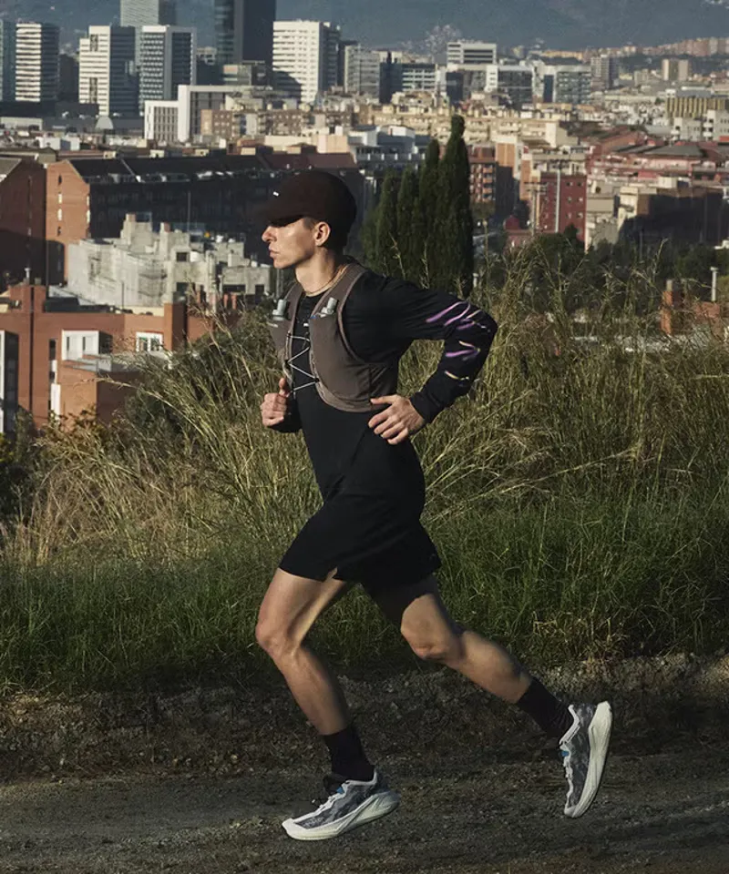 Salomon Gravel Skin 4 Unisex Running Vest in Iron/Silver Cloud-5